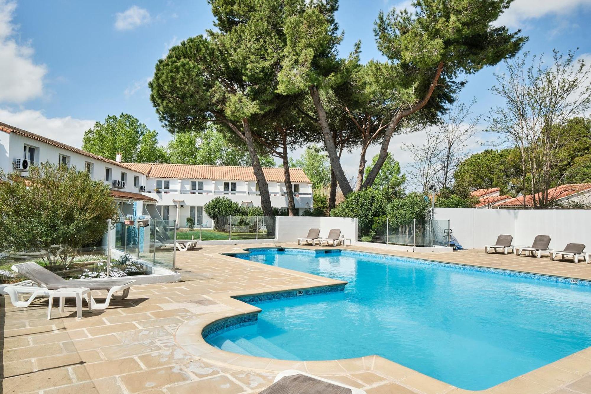Artemia Aigues-Mortes - Hotel Avec Piscine Exterior photo