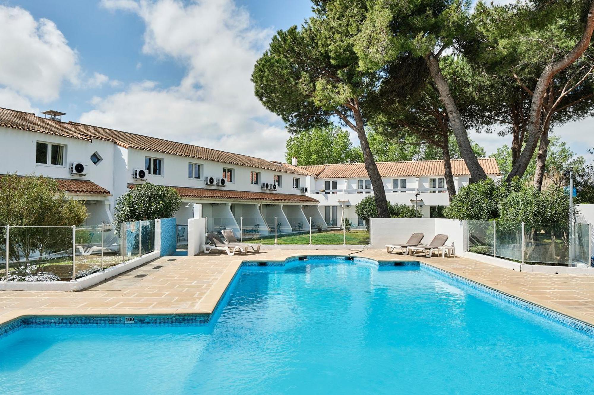 Artemia Aigues-Mortes - Hotel Avec Piscine Exterior photo